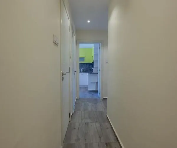 Julie Center 索菲亞