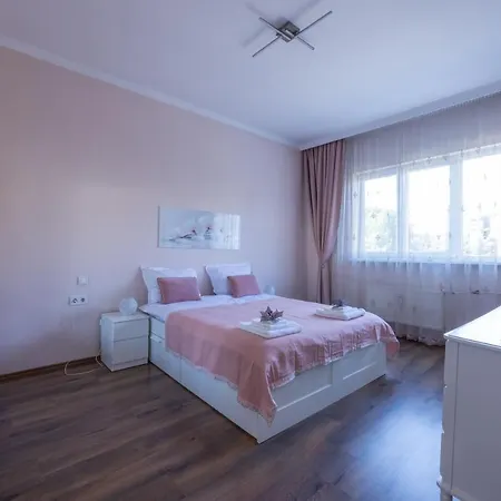 Julie Center * סופיה