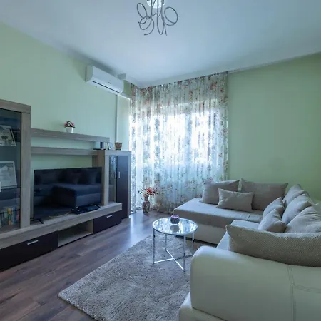 Julie Center * סופיה